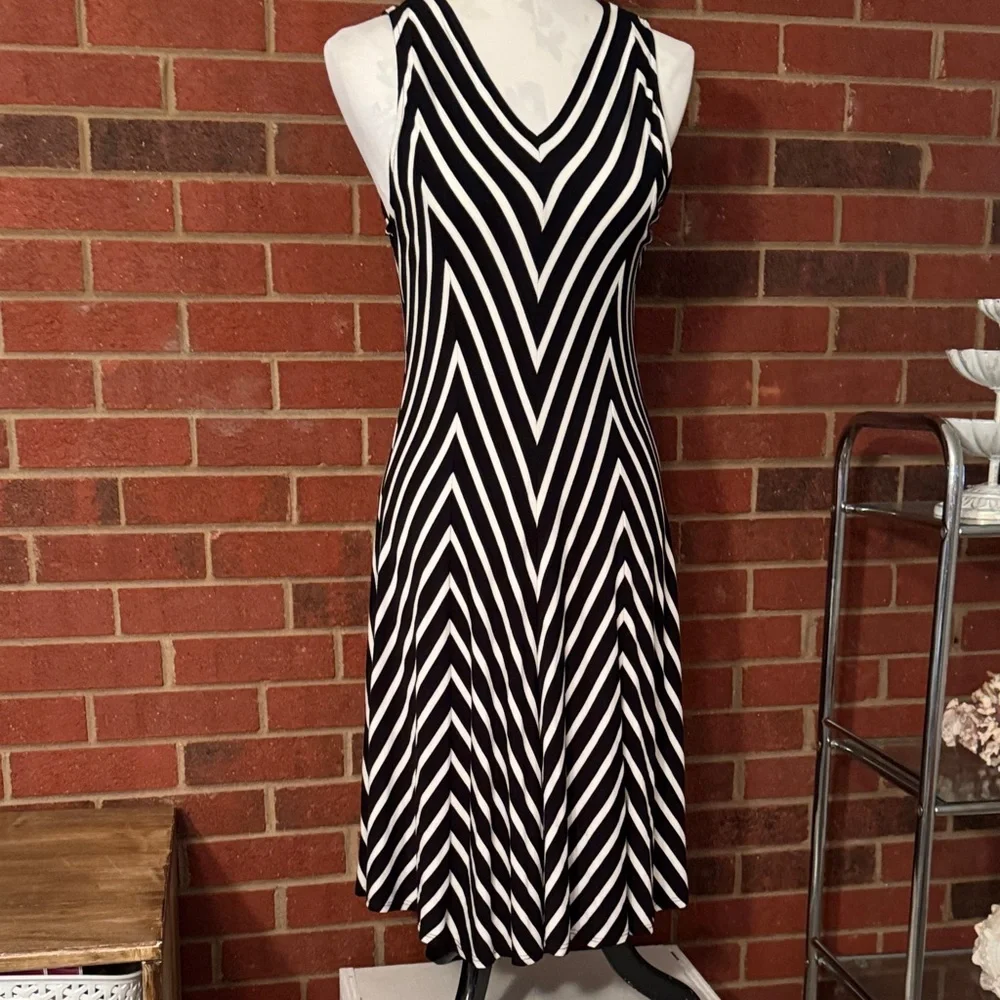 Chelsea & Theodore Black and White Zigzag Fit-Flare Midi Dress - Picture 1 of 8